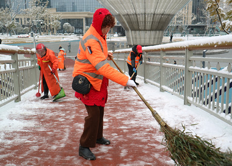 掃積雪 掛燈籠 達(dá)坤創(chuàng)造冬日之美